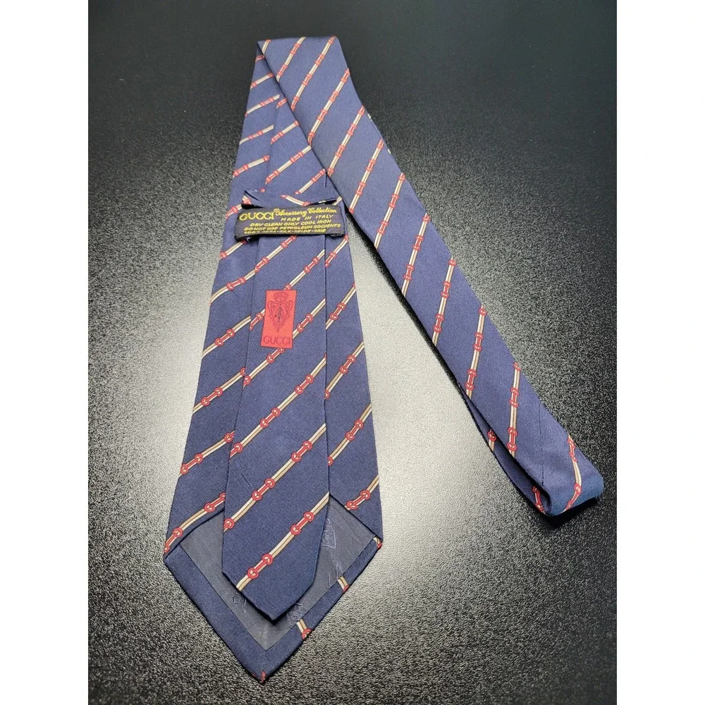 Gucci Men's Necktie Navy Blue Horsebit Stripe Silk 3.25